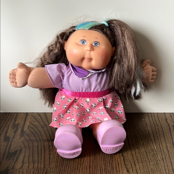 Cabbage patch kid 2005 edition Charming Pink and Purple Doll with Accessories - Picture 1 of 8
